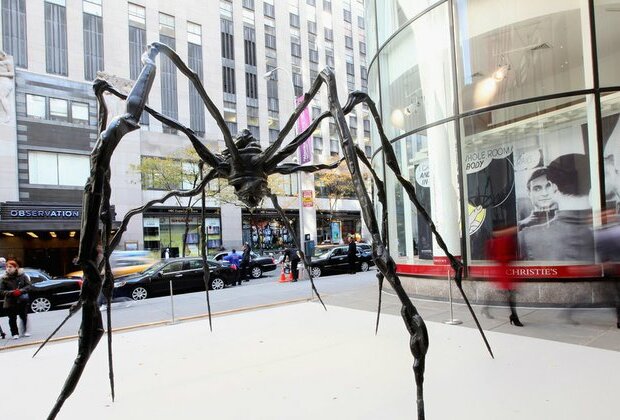 Giant spider sets auction record