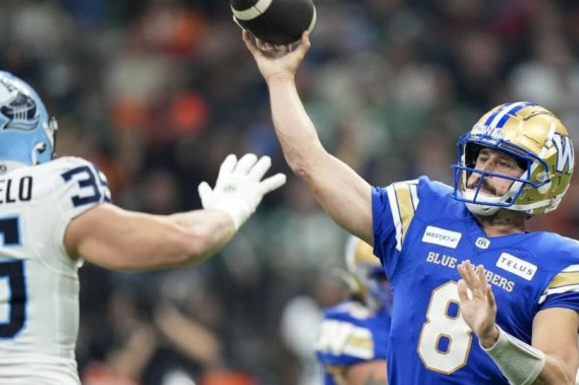 Winnipeg Blue Bombers sign quarterback Zach Collaros to a one-year extension