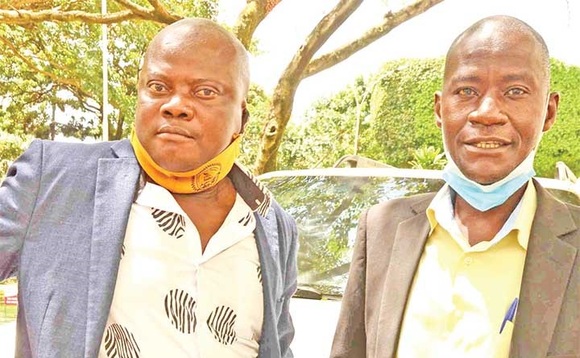 Abamu ku ba ssentebe b’ebibiina bya ttakisi okuli Kalifan Musajja Alumbwa (ku kkono) ne Mustafa Mayambala. Abamu ku ba ssentebe b’ebibiina bya ttakisi okuli Kalifan Musajja Alumbwa (ku kkono) ne Mustafa Mayambala.