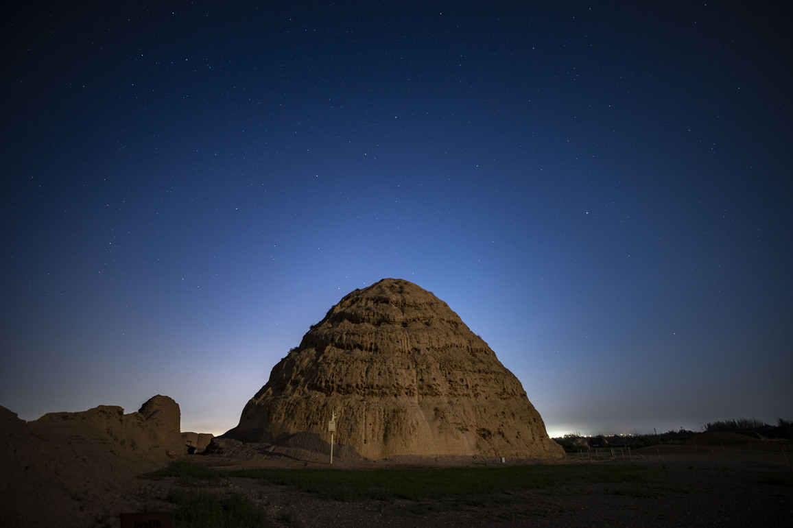 (VistaNingxia)CHINA-NINGXIA-YINCHUAN-XIXIA IMPERIAL TOMBS-UNESCO WORLD HERITAGE SITE-NIGHT VIEW (CN)