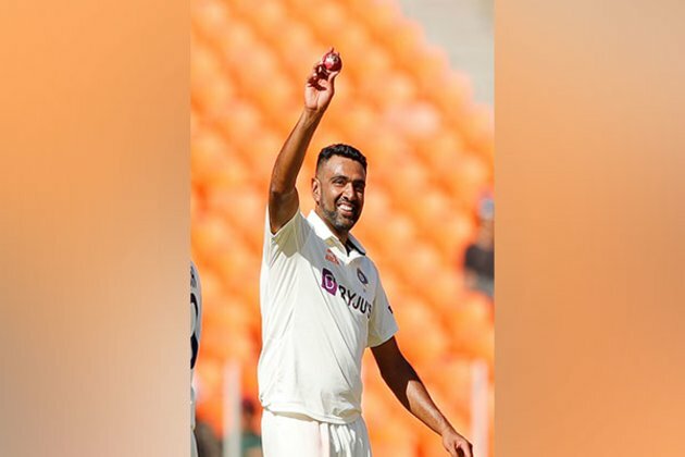 Nasser Hussain left out star spinners from his combined India-Australia Test XI