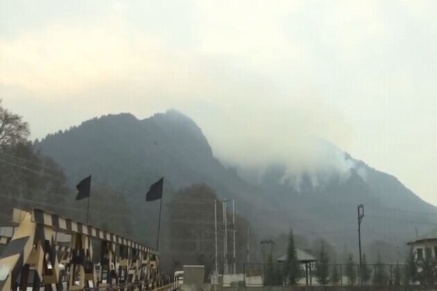 Srinagar: Forest blaze engulfs Zabarwan forest belt, thick smoke covers region