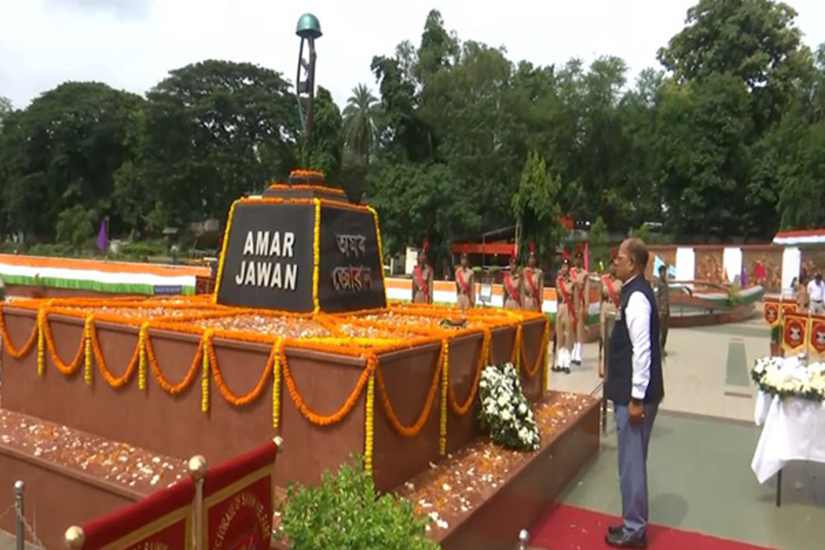 Assam: Wreath laying ceremony organised in Guwahati to honour bravehearts on Kargil Vijay Diwas