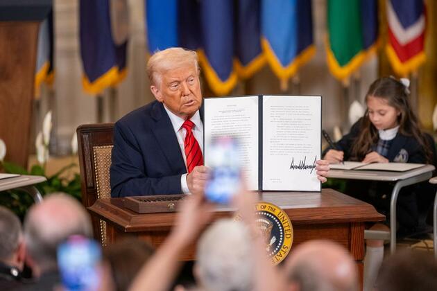 Trump signs executive order to begin dismantling Education Department