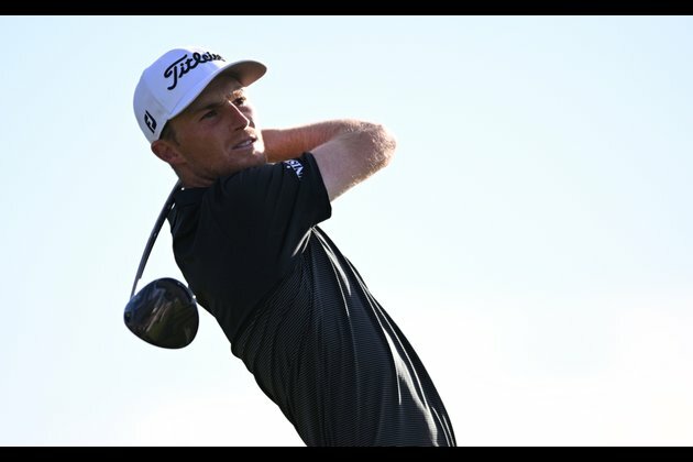 Will Zalatoris chips his way into share of lead at Farmers