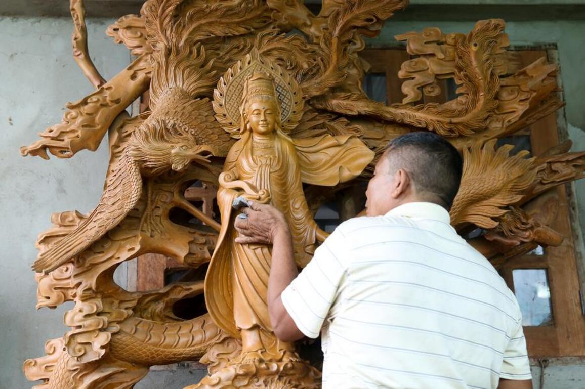 Fewer artisans keep Myanmar's sculpture heritage alive