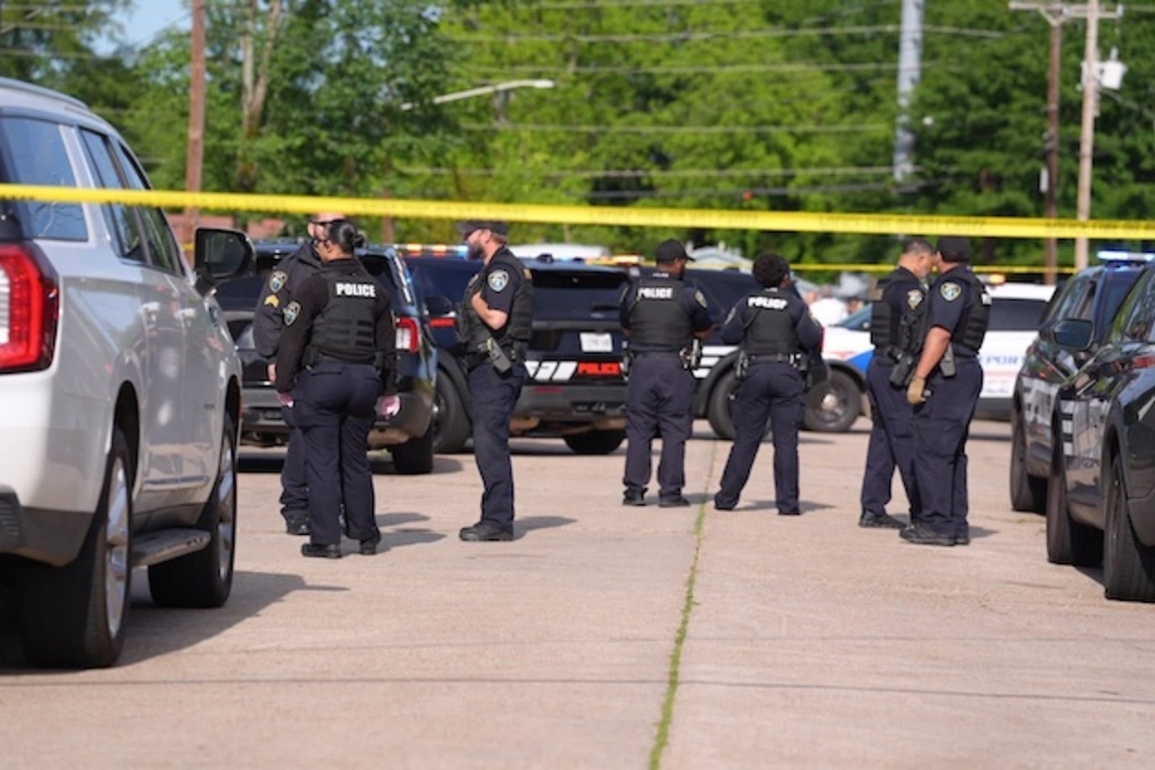 8 children shot dead, two women seriously injured, in U.S. mass shooting