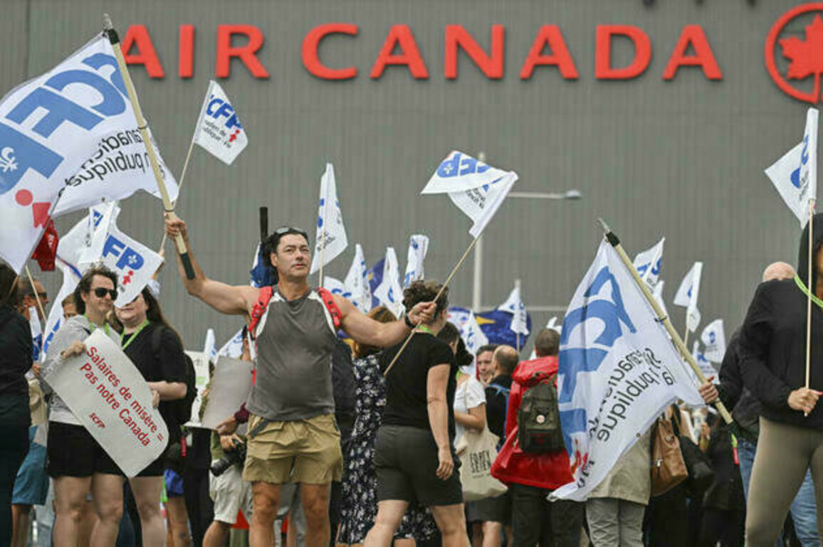 Air Canada flight attendants defy back-to-work order, continue strike