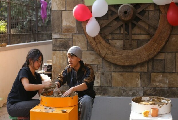 Couples in Nepal go on "Clay-date" celebrating Valentine's Day