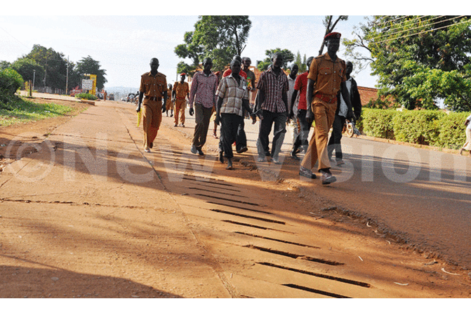 Inmates walk 1Km on foot to court Inmates walk 1Km on foot to court