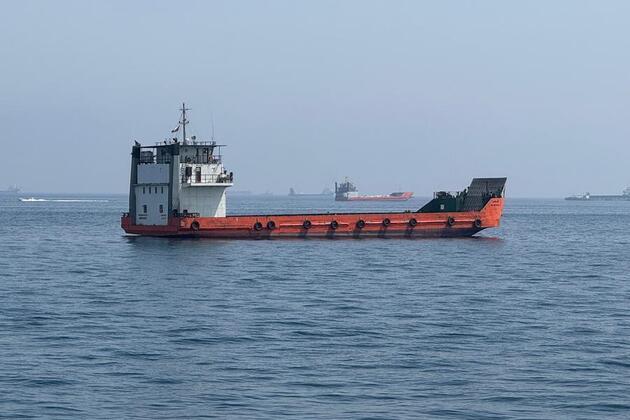Iranian, U.S. forces clash at sea as Iran announces full closure of Strait of Hormuz -- media