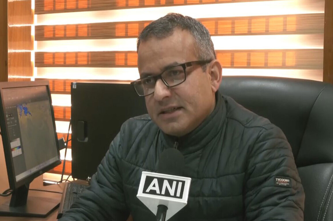 Fresh Western Disturbance to hit Himachal Pradesh on Jan 22; IMD issues orange alert for heavy snowfall in higher reaches