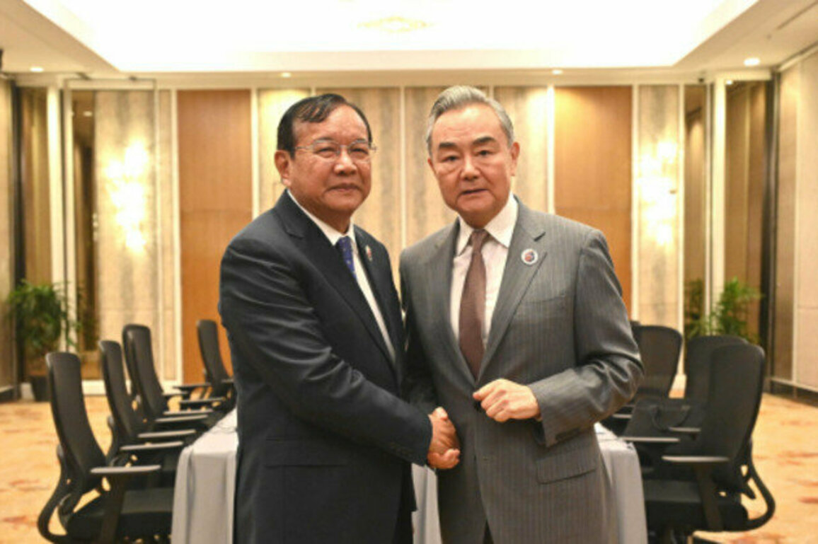 Wang Yi: China ready to be Cambodia's trustworthy friend, partner