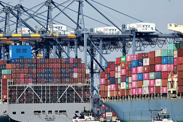Canada backs down, EU holds firm as U.S. tariff deadline looms