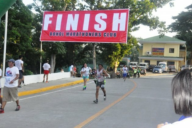 Bohol runner beat Kenyan to win 1st WTD 10K run