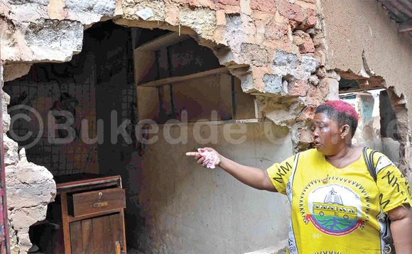 Hajati Bitijjuma ng’alaga edduuka lye eryakooneddwa ne banyaga buli kimu. Hajati Bitijjuma ng’alaga edduuka lye eryakooneddwa ne banyaga buli kimu.
