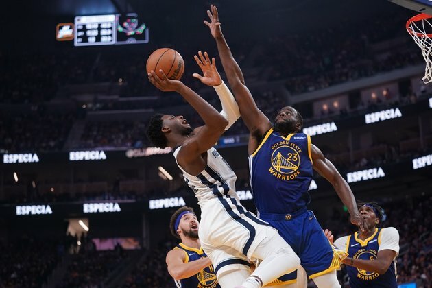 Warriors pull away late, close out Grizzlies in Game 6