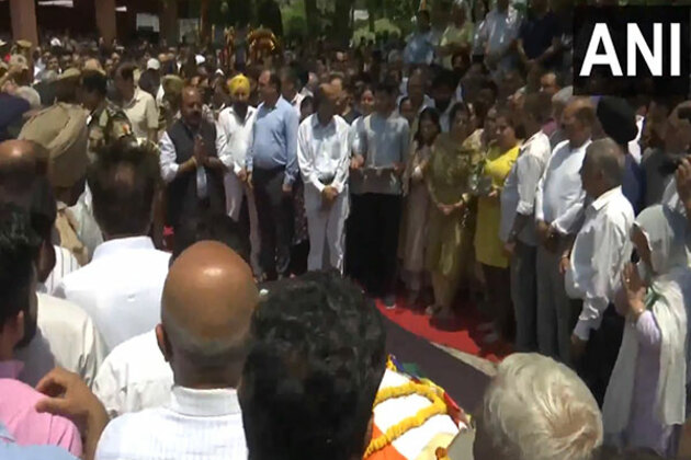Jammu Kashmir: Leaders pay tribute to ADDC killed in Pakistani shelling