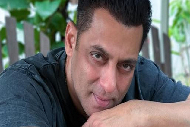 Salman Khan extends 'Eid Mubarak' greetings, flaunts clean-shaven look