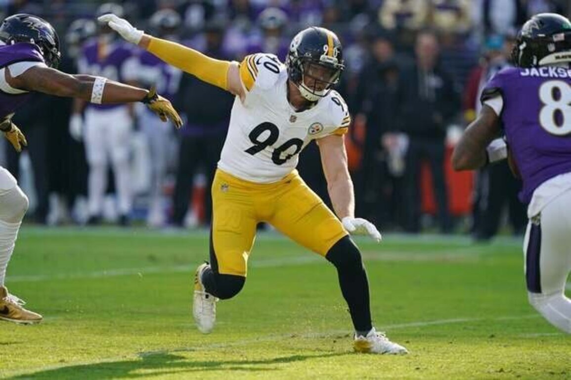 Steelers star LB T.J. Watt hospitalized with lung issue