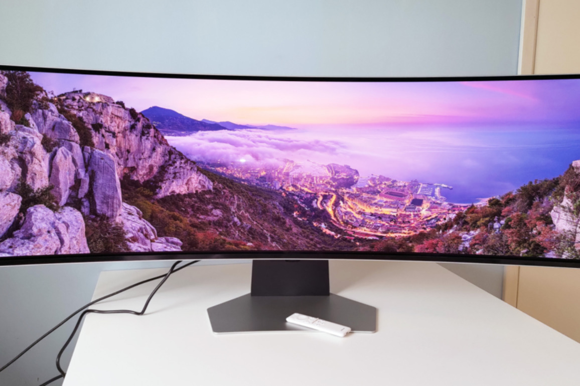 Take $920 off on Samsung's 49-inch OLED ultrawide gaming monitor today