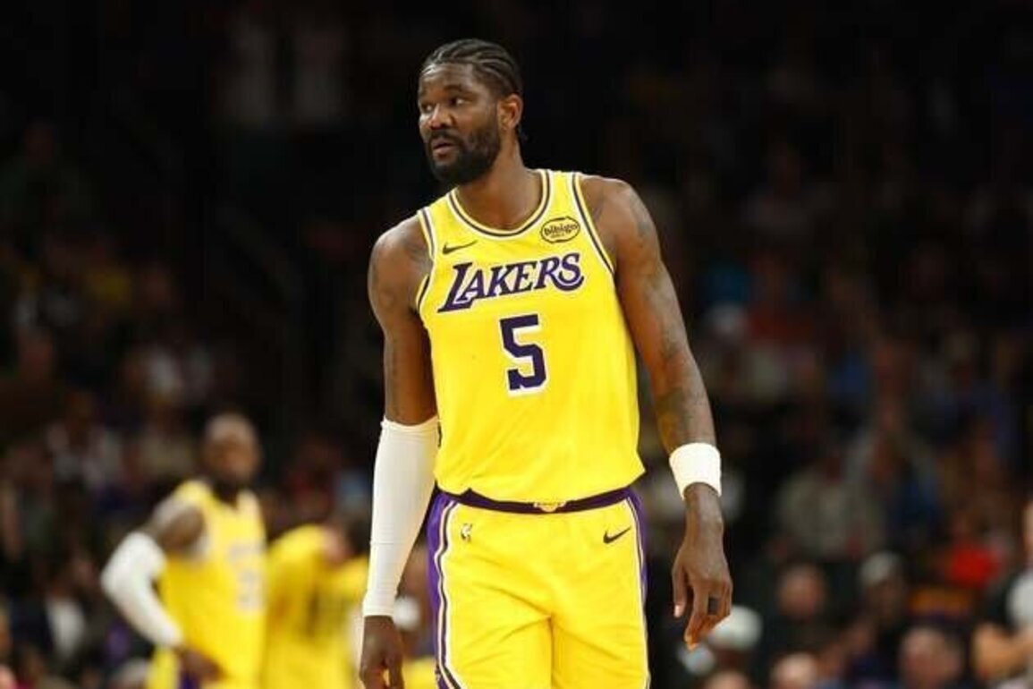 Lakers' Deandre Ayton (knee) leaves game against Nuggets