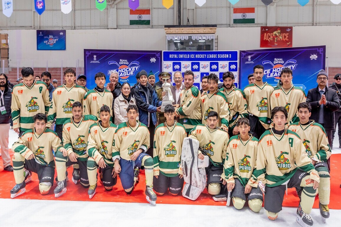 Humas Warriors clinched Ice Hockey League Season 3 men's title with late surge