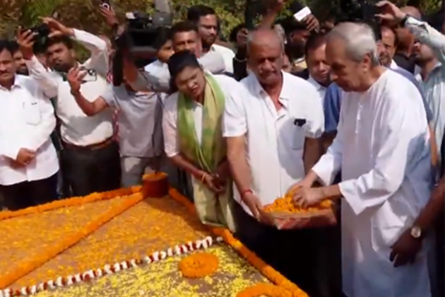 BJD chief Naveen Patnaik pays floral tribute to father Biju Patnaik