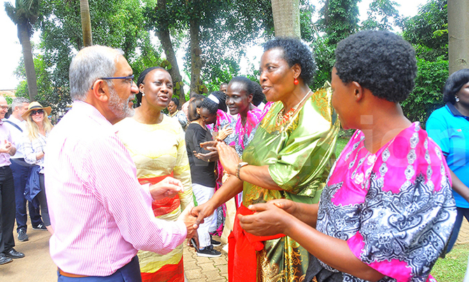 Expelled Indians to support childhood education in Uganda Expelled Indians to support childhood education in Uganda