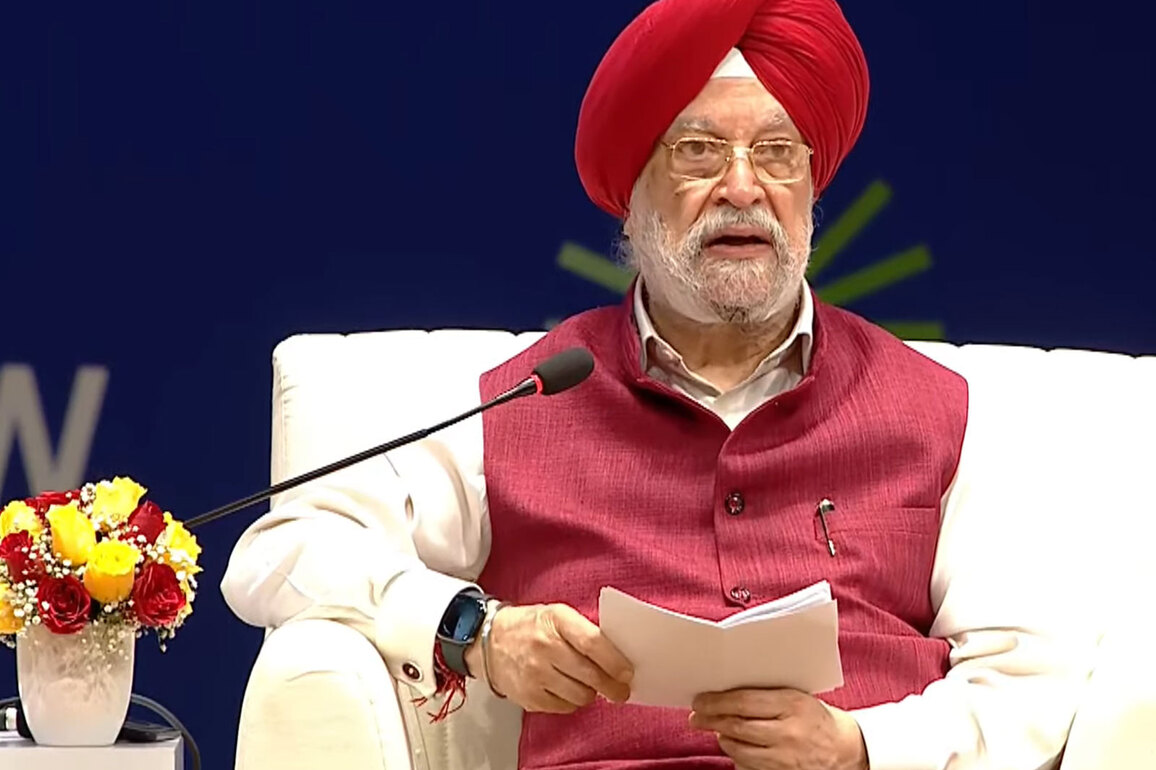 "Crosses all boundaries of civility, decency and dignity...": Union Minister Hardeep Singh Puri slams Rahul Gandhi over 'traitor' remarks against Ravneet Bittu