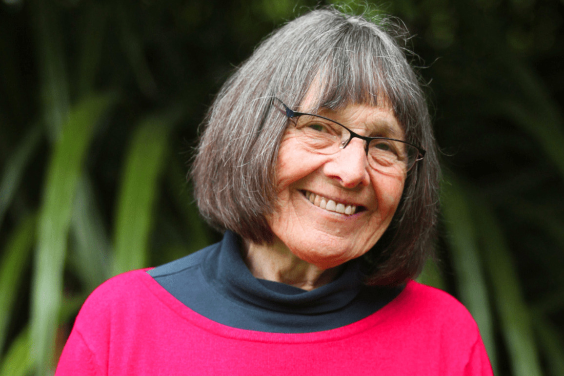 Popular 'wee' bookshops owner and author Ruth Shaw returns with memoir sequel - RNZ