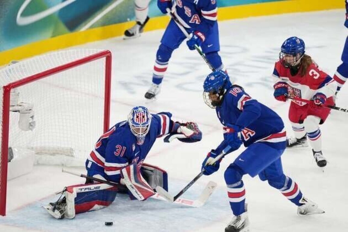 US women's hockey opens with dominant win over Czechia