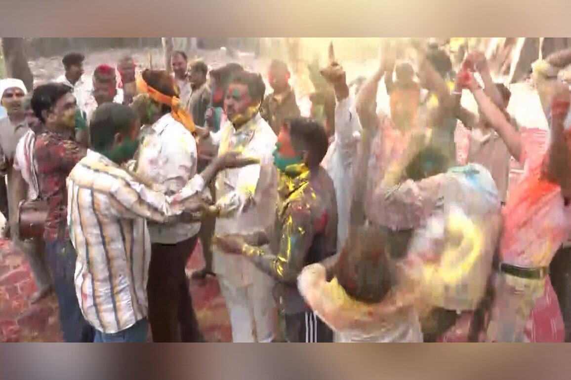 Punjab CM Bhagwant Mann extends Holi greetings