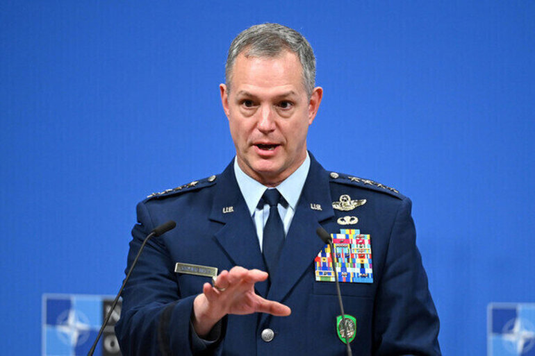 Russia not looking for conflict  top NATO general