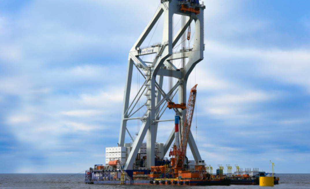 Van Oord’s heavy lift installation vessel Svanen has installed the first monopile at the Baltic Power offshore wind farm, located 23km north of the Polish coast