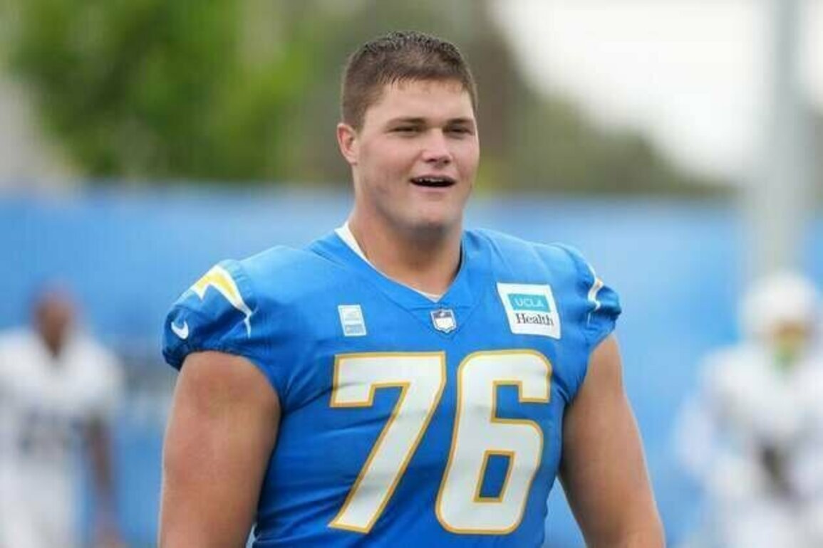 Reports: Chargers LT Joe Alt sustains high ankle sprain