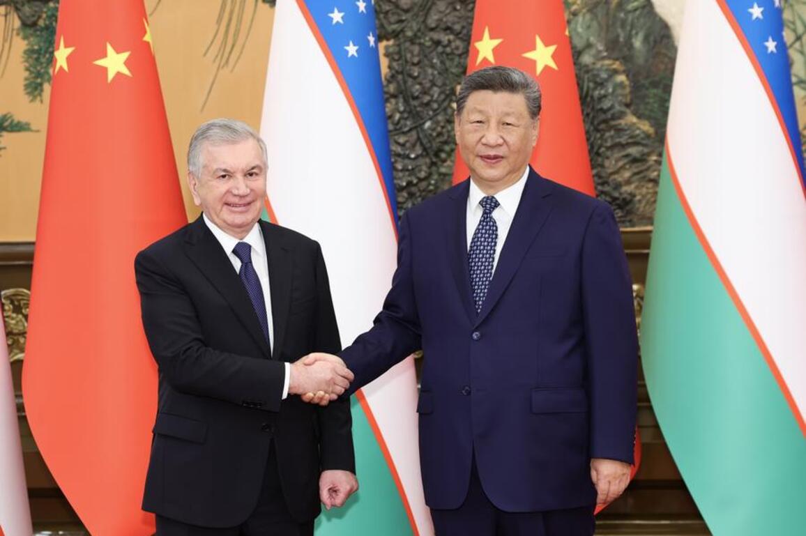 Xi's Album | Xi meets Uzbek President Shavkat Mirziyoyev