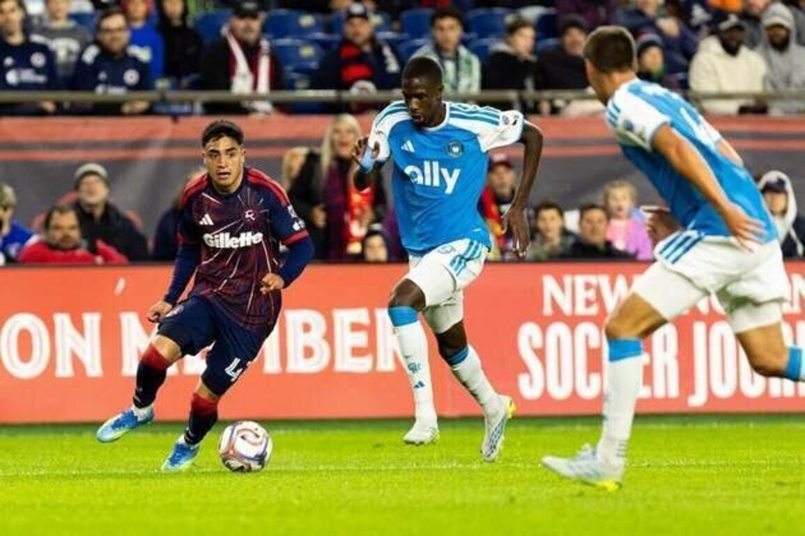 Late penalty extends New England's unbeaten streak vs. Charlotte