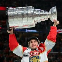 Panthers bring back F Mackie Samoskevich on 1-year contract