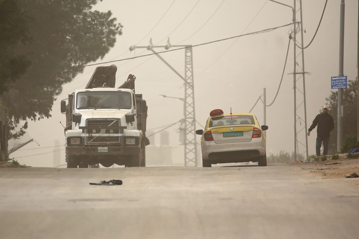 MIDEAST-WEST BANK-NABLUS-DUST STORM