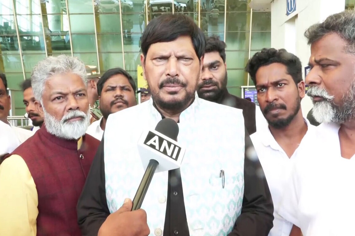 "Bill will be passed unanimously," says Union Minister Athawale on women's reservation