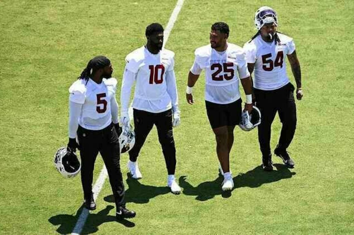 Josh Sweat Embraces Role Of Centerpiece On Defense