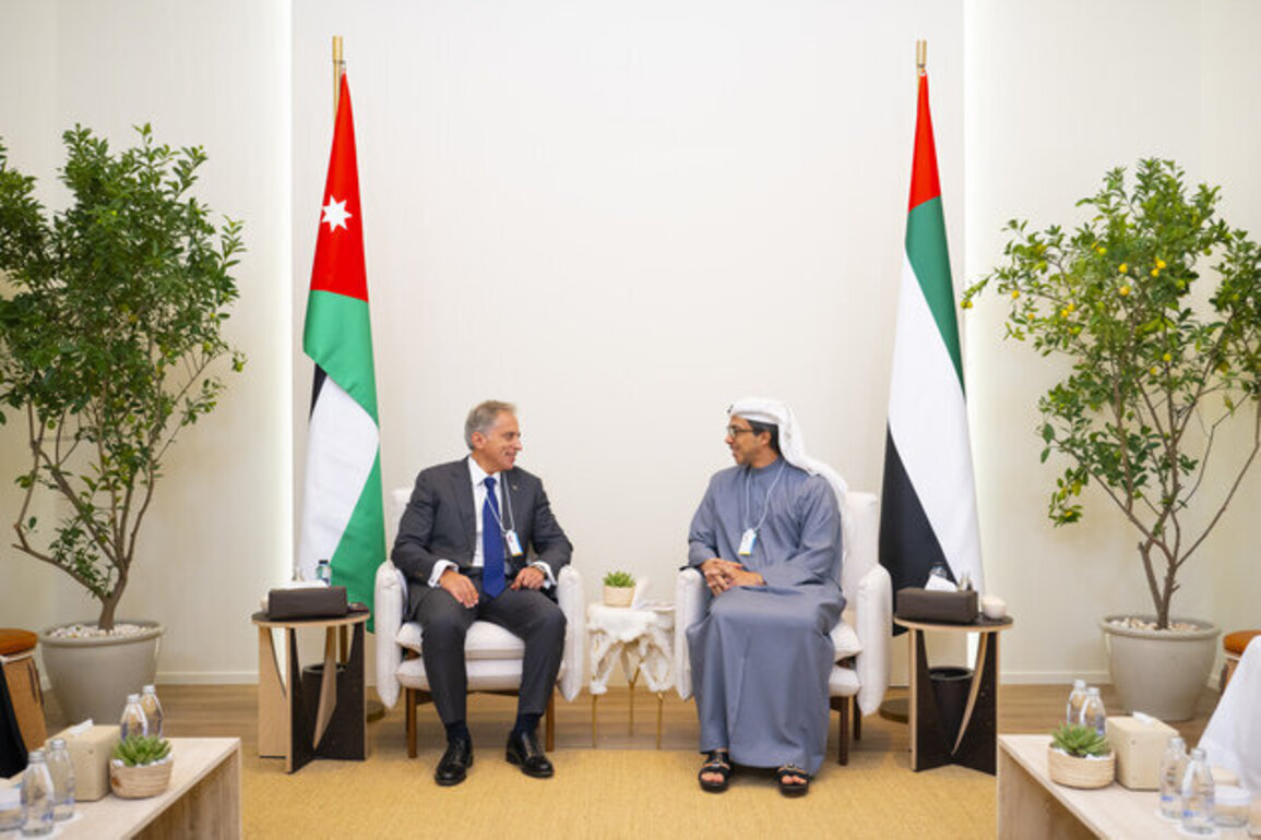Mansour bin Zayed receives Jordanian PM