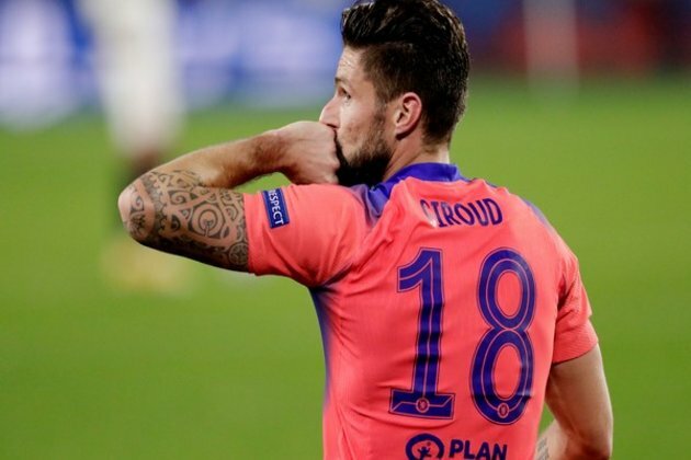 Giroud scripts CL record to help Chelsea defeat Sevilla