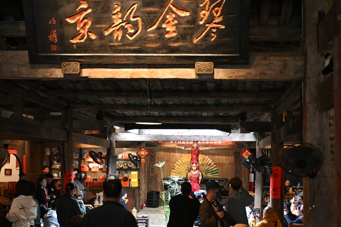 (SichuanMosaics) CHINA-SICHUAN-CHENGDU-ART FESTIVAL-TEA HOUSE-ACROBATICS (CN)