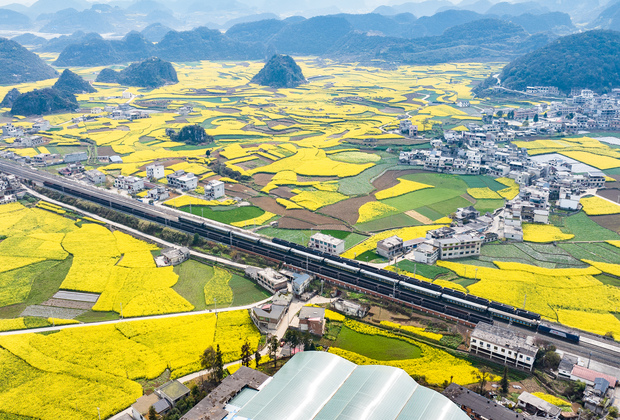 (GloriousGuizhou)CHINA-GUIZHOU-TRAIN-SPRING (CN)