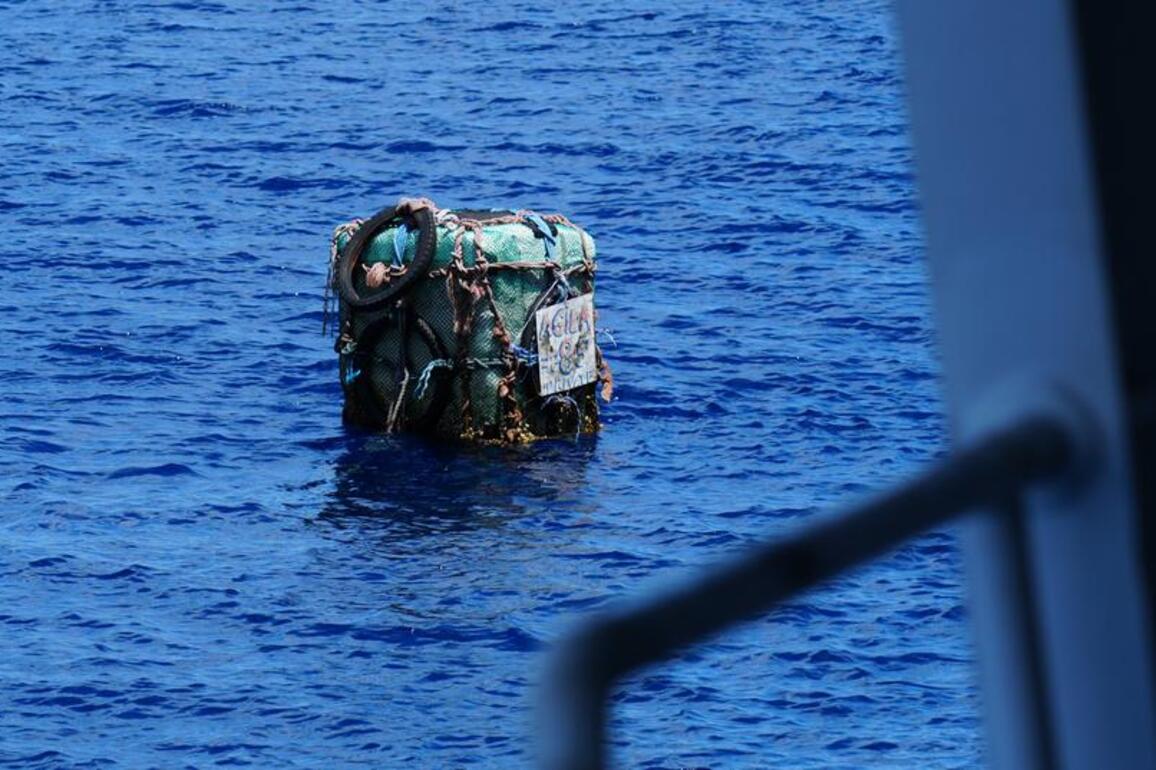 China Coast Guard dismantles illegal fish traps in South China Sea