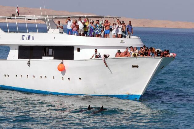 At least 6 killed, 9 injured as tourist submarine sinks in Egypt's Red Sea