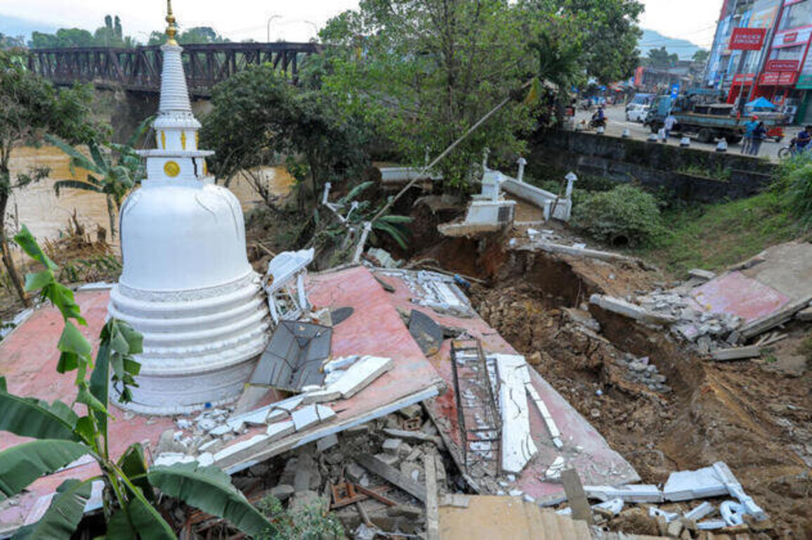 Race to get aid to Asia flood survivors as toll nears 1,200
