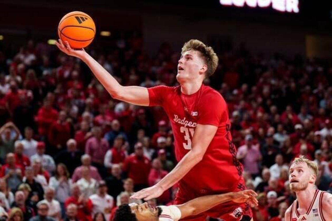 Wisconsin aiming to get right at home against Central Michigan